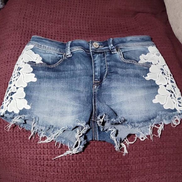 Indigo Rein jean short distressed - Picture 2 of 9